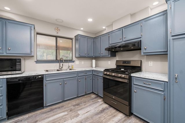 1008 Dove DR, Manchaca, TX 78652