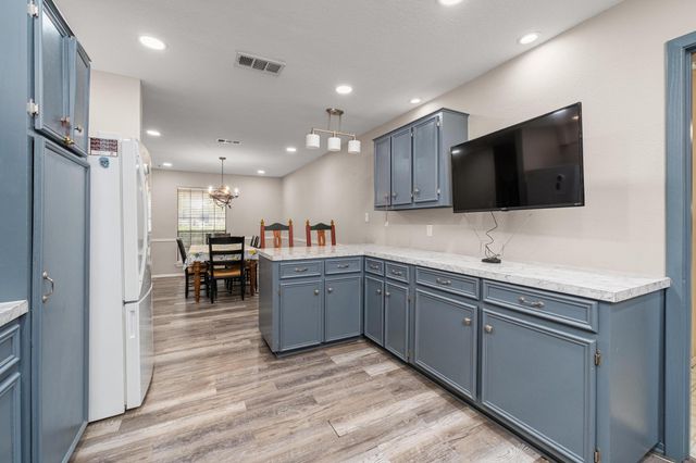 1008 Dove DR, Manchaca, TX 78652