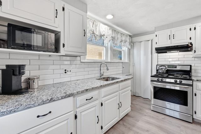 85 Willow Rd, Nahant, MA 01908