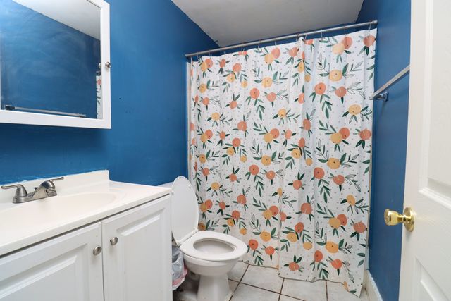 2123 Wallace Avenue, North Chicago, IL 60064