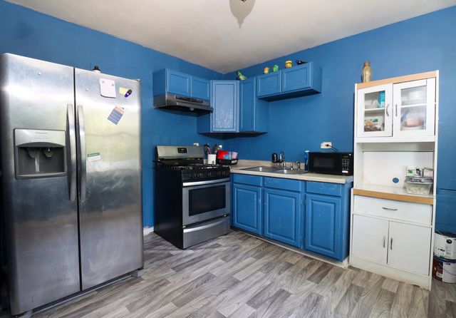 2123 Wallace Avenue, North Chicago, IL 60064