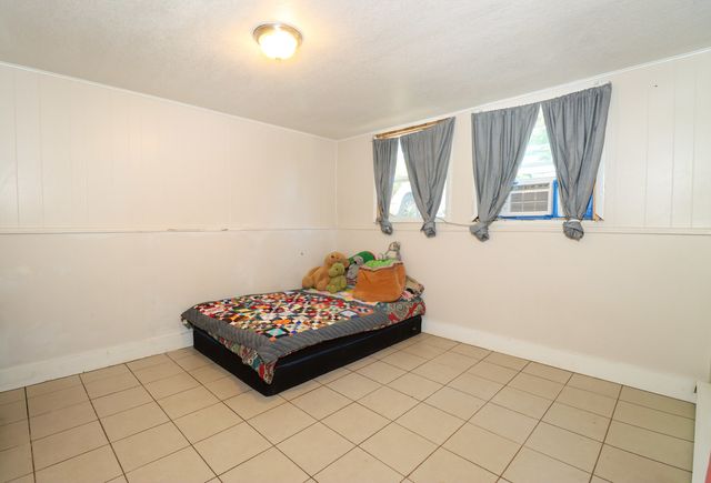2123 Wallace Avenue, North Chicago, IL 60064