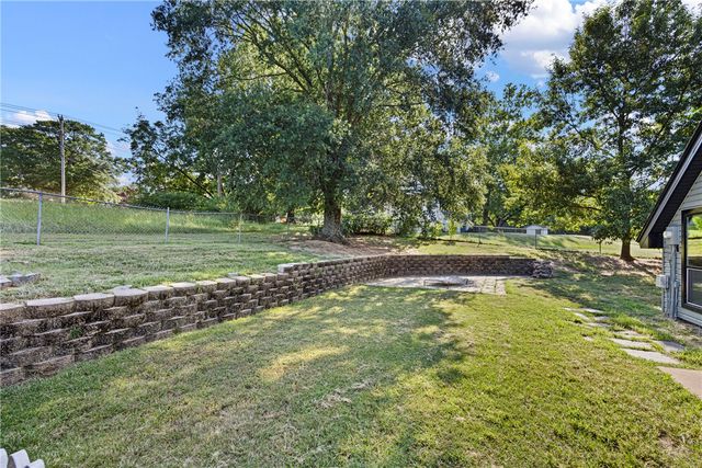 2812 W 17th Street, Russellville, AR 72802