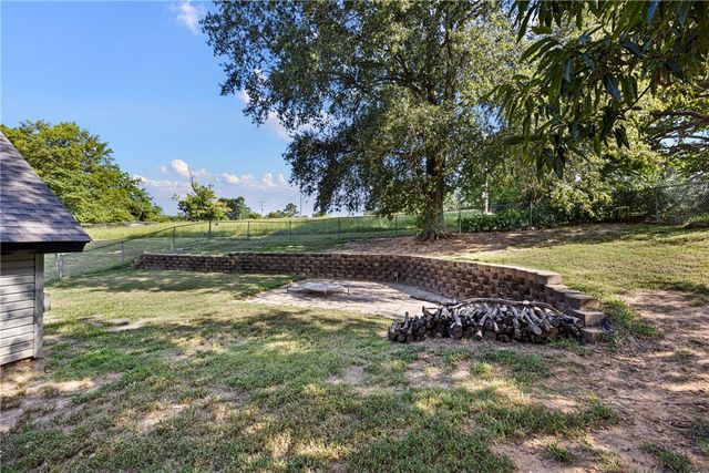 2812 W 17th Street, Russellville, AR 72802