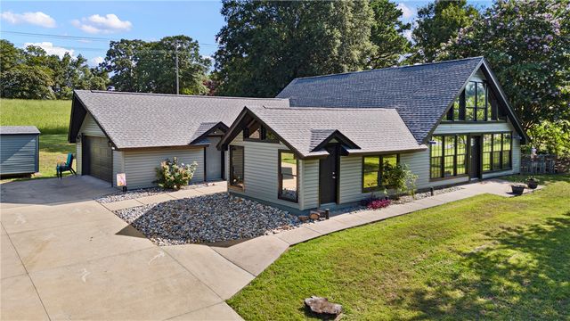 2812 W 17th Street, Russellville, AR 72802