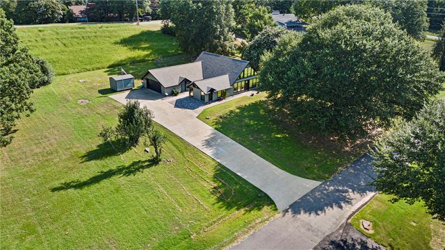 2812 W 17th Street, Russellville, AR 72802