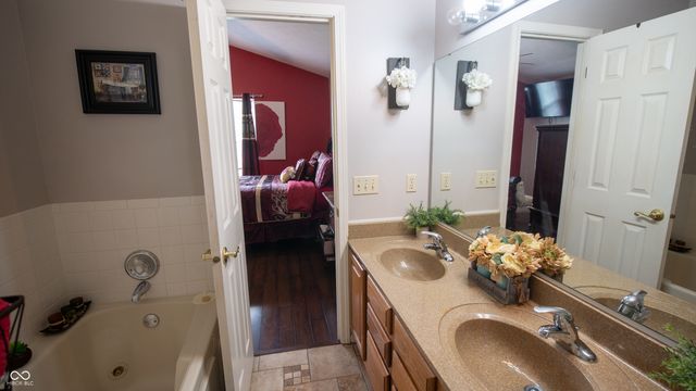 1605 Warren Lake Court, Indianapolis, IN 46229