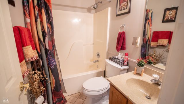 1605 Warren Lake Court, Indianapolis, IN 46229
