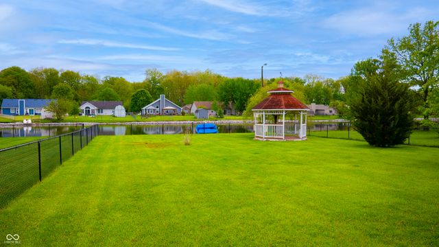1605 Warren Lake Court, Indianapolis, IN 46229