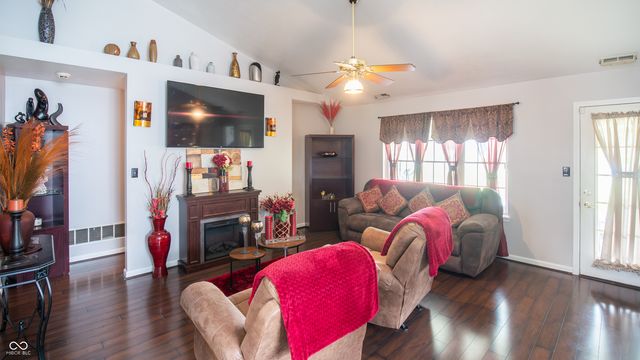 1605 Warren Lake Court, Indianapolis, IN 46229