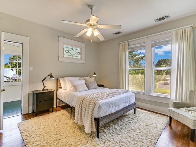 200 W 40th ST, Austin, TX 78751