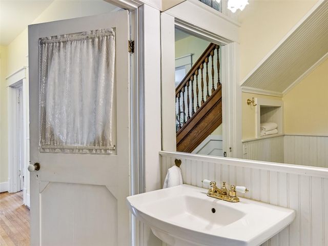 200 W 40th ST, Austin, TX 78751