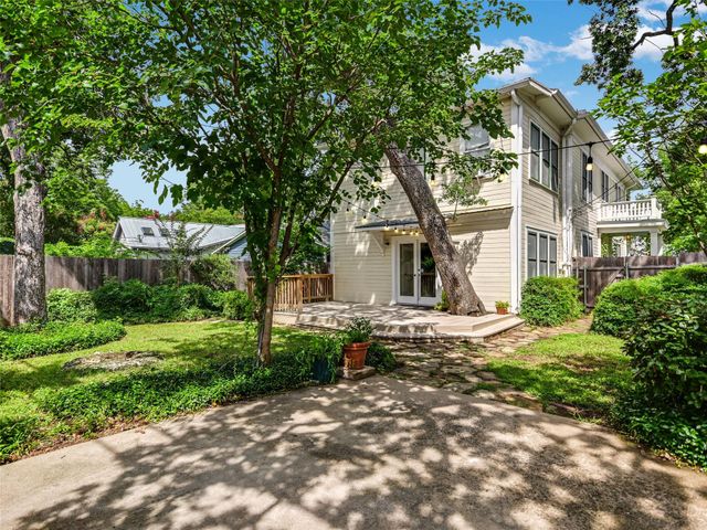 200 W 40th ST, Austin, TX 78751