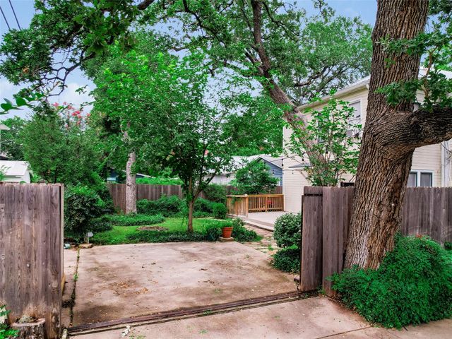 200 W 40th ST, Austin, TX 78751