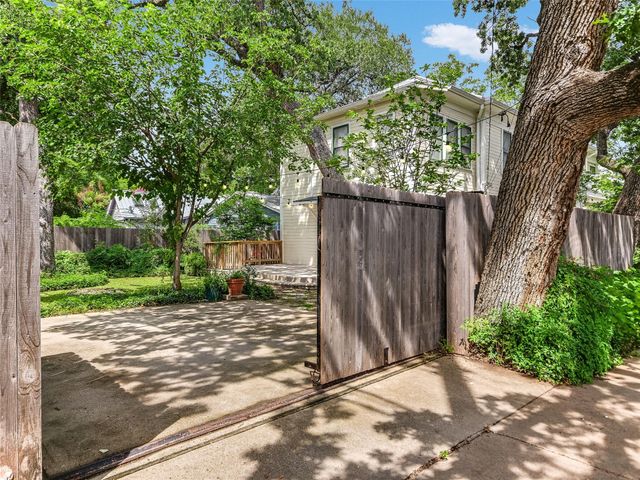 200 W 40th ST, Austin, TX 78751
