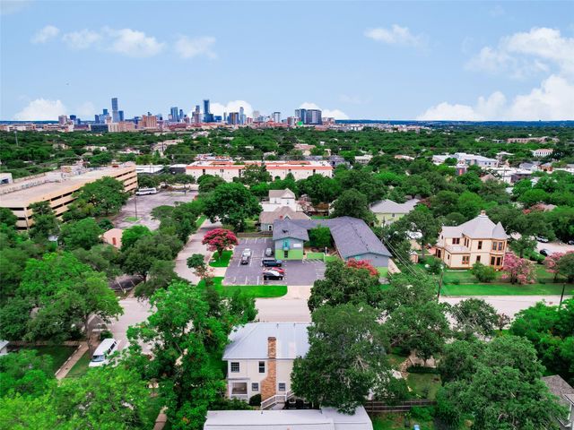 200 W 40th ST, Austin, TX 78751