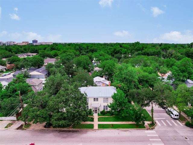 200 W 40th ST, Austin, TX 78751