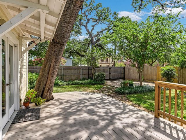 200 W 40th ST, Austin, TX 78751