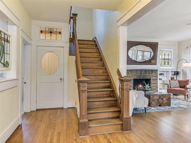 200 W 40th ST, Austin, TX 78751