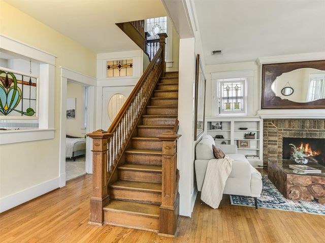 200 W 40th ST, Austin, TX 78751