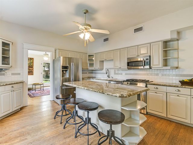 200 W 40th ST, Austin, TX 78751