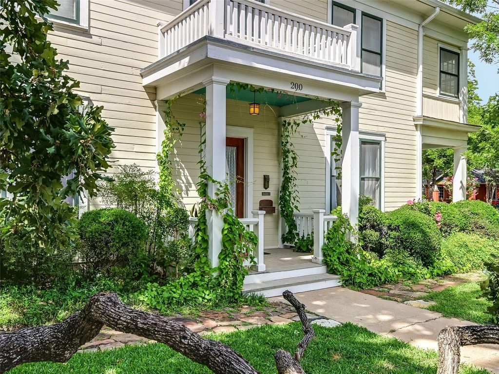 200 W 40th ST, Austin, TX 78751