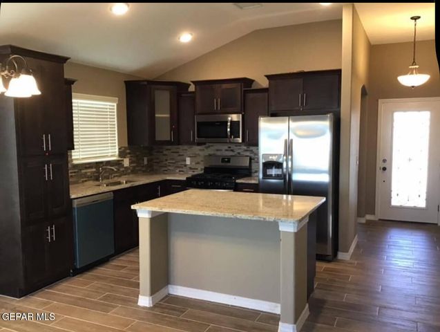 457 Josefa Cerezerez Street, Canutillo, TX 79835