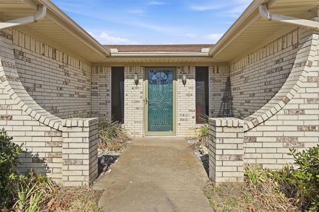 1018 S Valentine Drive, Sherman, TX 75090