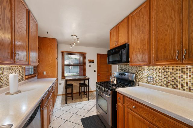 6932 Kentucky Avenue N, Brooklyn Park, MN 55428