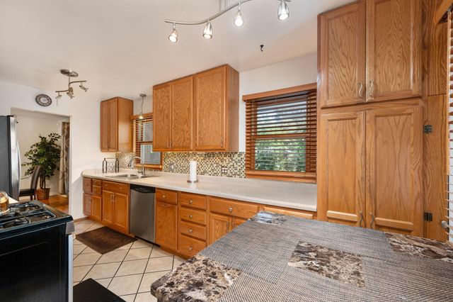 6932 Kentucky Avenue N, Brooklyn Park, MN 55428