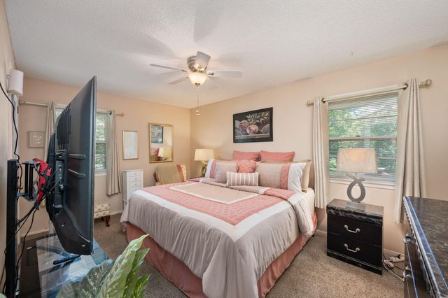 6932 Kentucky Avenue N, Brooklyn Park, MN 55428