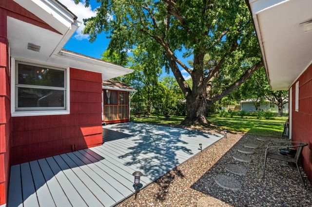 6932 Kentucky Avenue N, Brooklyn Park, MN 55428