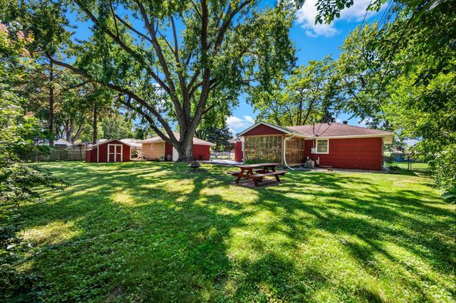6932 Kentucky Avenue N, Brooklyn Park, MN 55428