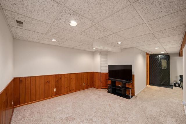6932 Kentucky Avenue N, Brooklyn Park, MN 55428