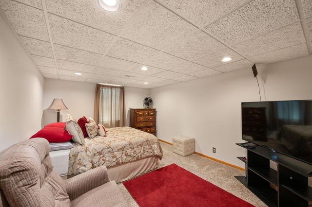 6932 Kentucky Avenue N, Brooklyn Park, MN 55428