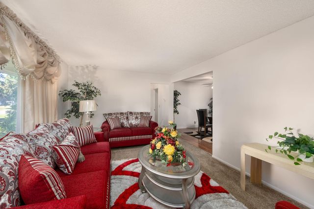 6932 Kentucky Avenue N, Brooklyn Park, MN 55428