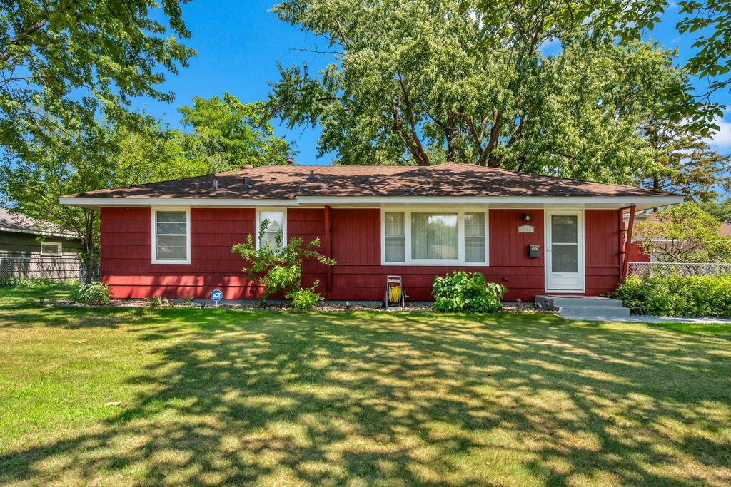 6932 Kentucky Avenue N, Brooklyn Park, MN 55428