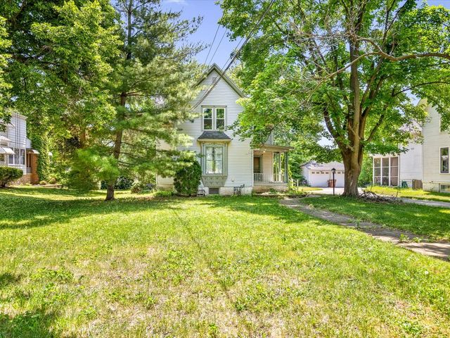 927 E Lincoln Avenue, Belvidere, IL 61008