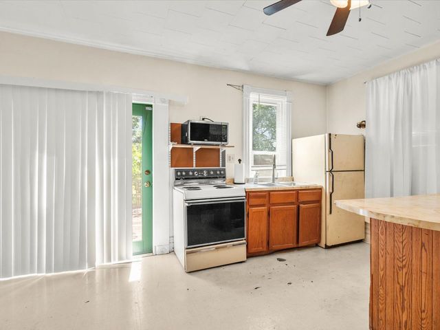 927 E Lincoln Avenue, Belvidere, IL 61008