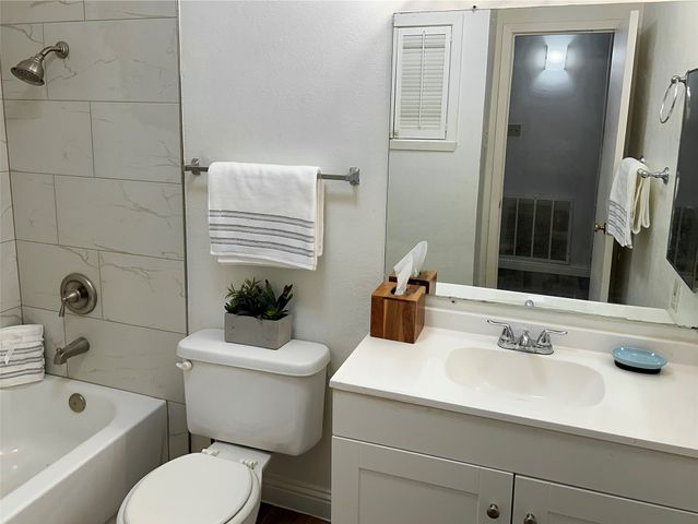 6900 Skillman Street 304C, Dallas, TX 75231