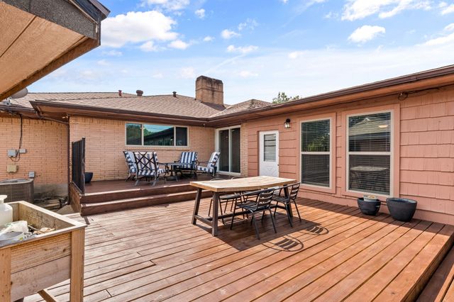 1433 W Red Bird Lane, Dallas, TX 75232