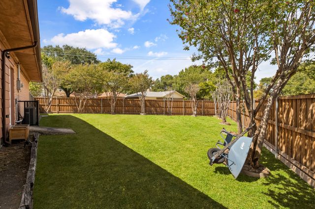 1433 W Red Bird Lane, Dallas, TX 75232