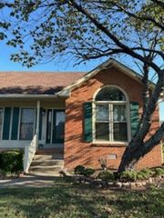 1731 Hollow Oak Dr, Lebanon, TN 37087