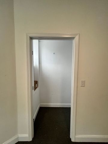 123 Intervale St 1, Boston, MA 02121