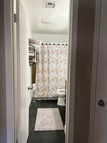 6808 NW Willow Springs Dr, Lawton, OK 73505