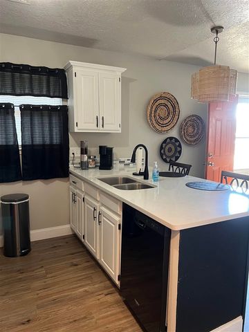 6808 NW Willow Springs Dr, Lawton, OK 73505