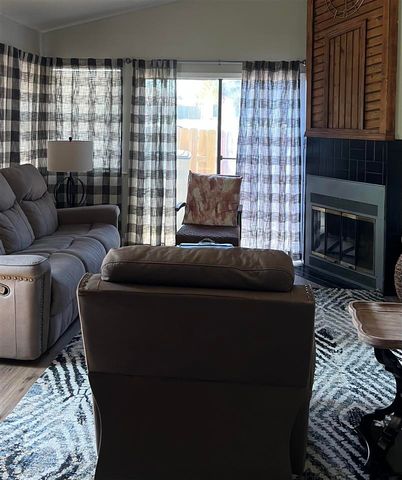 6808 NW Willow Springs Dr, Lawton, OK 73505