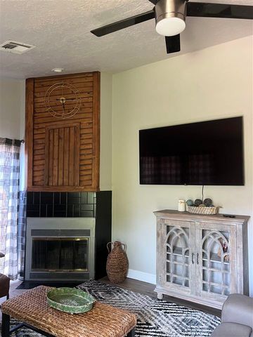 6808 NW Willow Springs Dr, Lawton, OK 73505