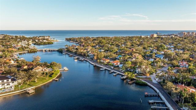 2400 COFFEE POT BOULEVARD NE, St Petersburg, FL 33704