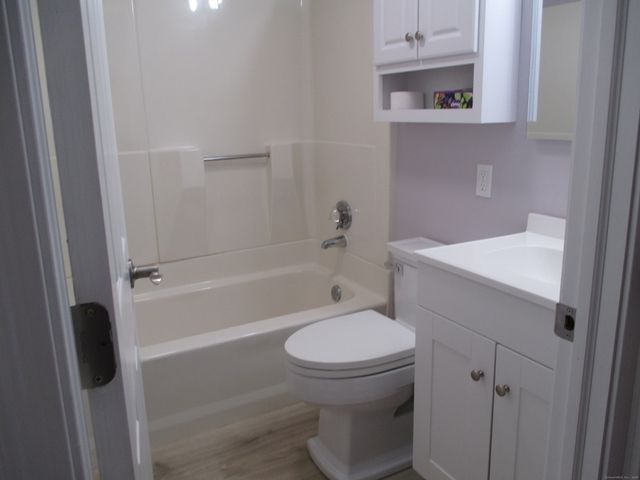 10 Mathew Lane, North Haven, CT 06473